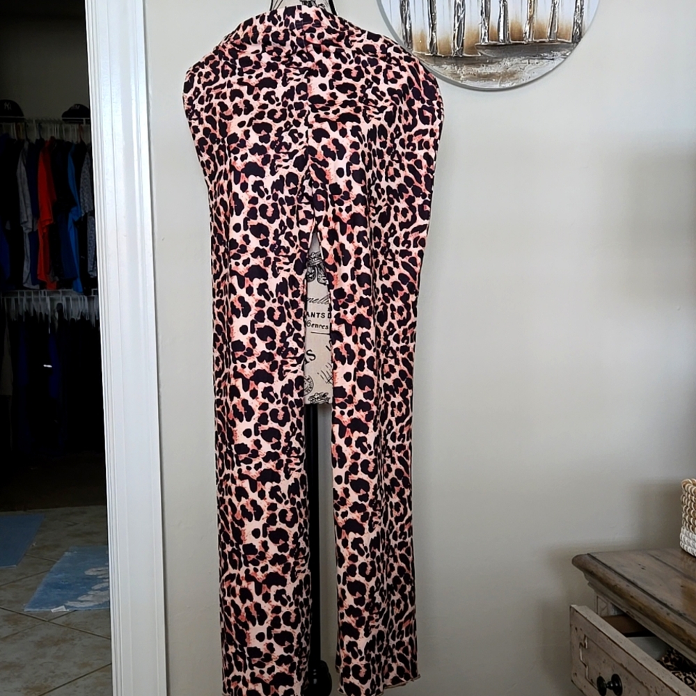 Pants stretch leopard bell bottoms..On trend. Fluted bottoms scalloped stiching